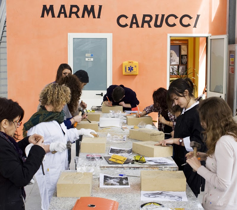 Lavorazione Marmi Caminetti Carucci s.r.l. Loc. Mattina, n°108, 84030 Caggiano SA, Italy