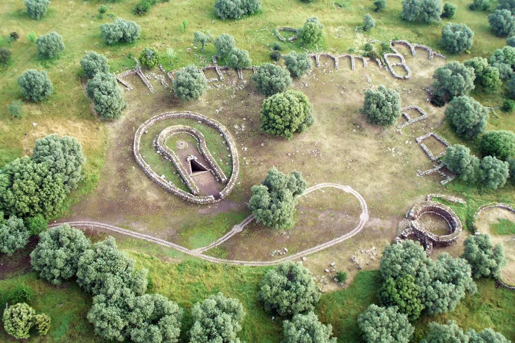 PARCO ARCHEOLOGICO NATURALISTICO SANTA CRISTINA: nuraghe, pozzo sacro, chiesa campestre località Santa Cristina snc - Parco Archeologico, 09070 Paulilatino OR, Italy