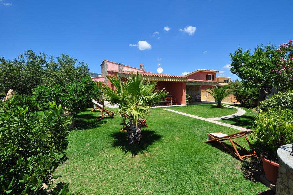 Affittacamere B&B La Villa dei Graniti - Villasimius - Viale dei Carrubi 10, 09049 Villasimius, Italia