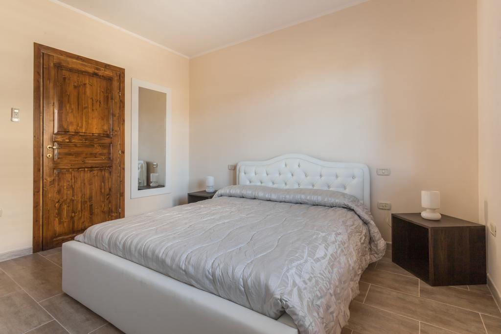 Anaele House Rooms L.T.B. - Arborea - Via delle Mimose 18 / 20, 09092 Arborea, Italia