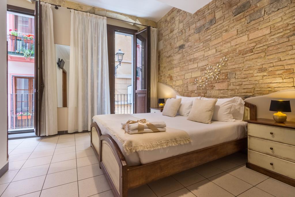 Arcobaleno Rooms - Cagliari - Via Sardegna 38, 09124 Cagliari, Italia