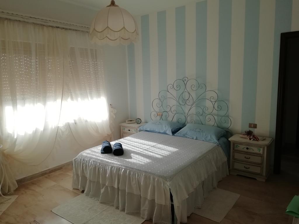 B&B LA REGINA - Carbonia - Via migliari 23, 09013 Carbonia, Italia