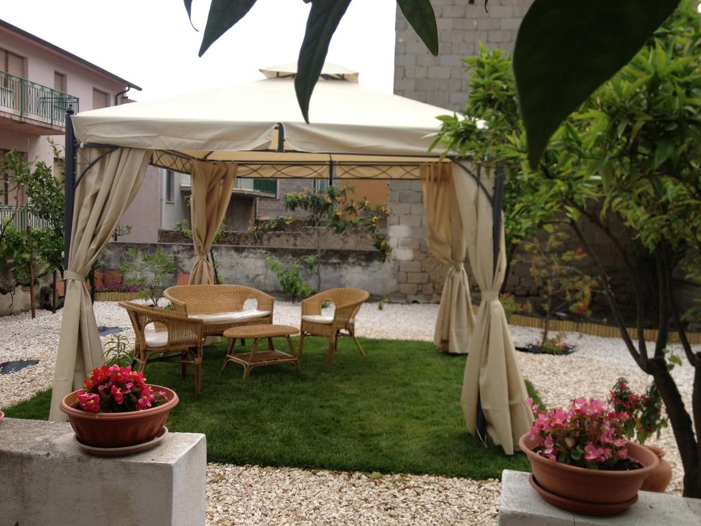 b&b Mundè - Oliena - Viale Italia 105, 08025 Oliena, Italia