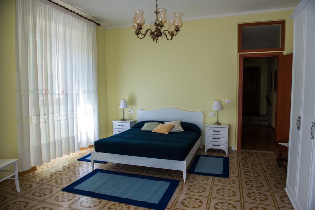 B&B Murichessa(Il Gelso) - Orosei - Piazza Del Popolo 20, 08028 Orosei, Italia