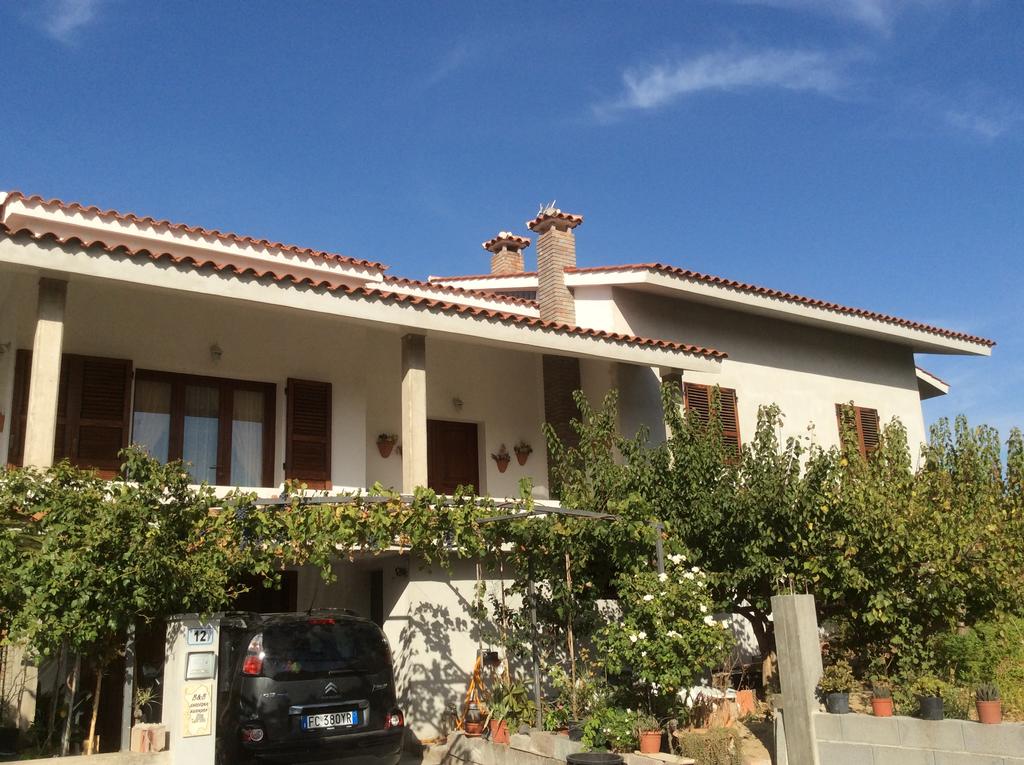 B&B Sardegna Nuragica - Uras - Via Dei Platani 14, 09099 Uras, Italia