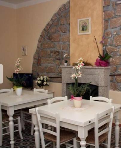 Guest House Le Gemelle - Luras - via Vittorio Emanuele,8, 07025 Luras, Italia