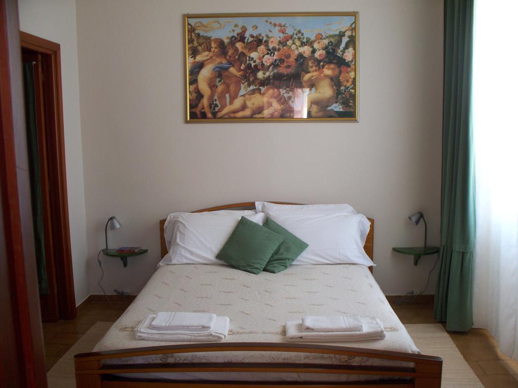 Guesthouse Lauretta - Alghero - Via Alessandro Manzoni 12, 07041 Alghero, Italia