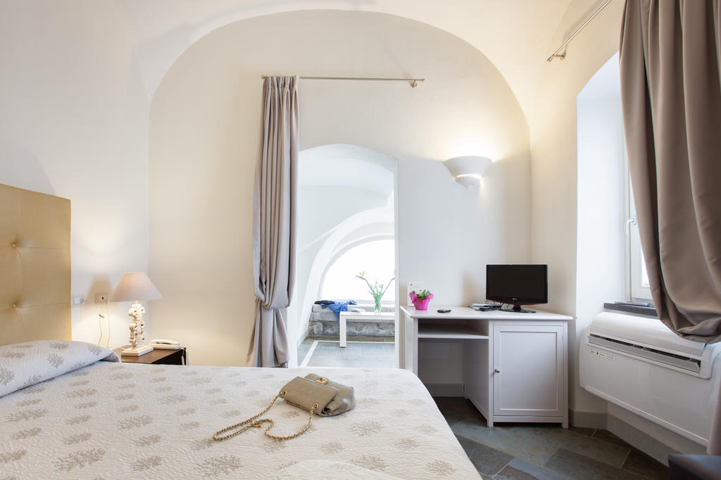 Hotel Maison Tresnuraghes - Tresnuraghes - Via Cagliari 5, 09079 Tresnuraghes, Italia