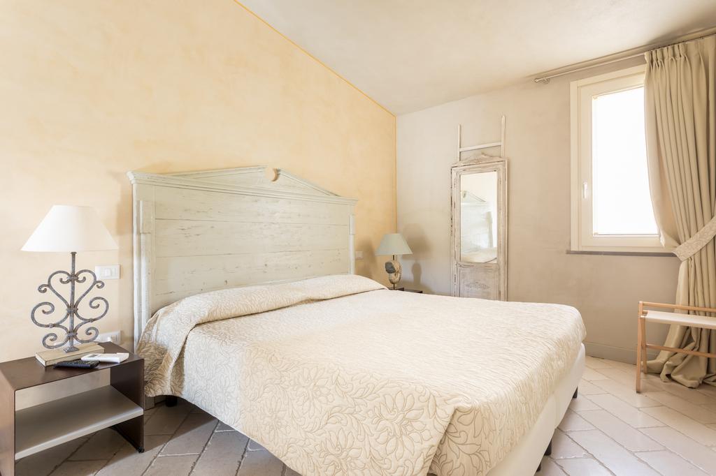 Il Cortiletto Hotel Maison - Tresnuraghes - Via G. Manno 1, 09079 Tresnuraghes, Italia