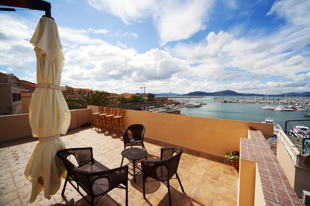 La Terrazza Sul Porto - Guest House - Alghero - Piazza Civica 19, 07041 Alghero, Italia