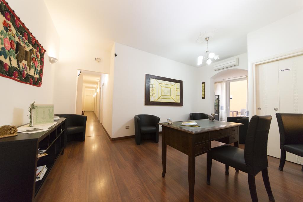 Lewisrooms Domo - Cagliari - Via Lanusei 47, 09125 Cagliari, Italia