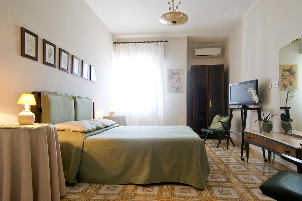 Mimì Rooms - Cagliari - Via Tuveri 72, 09129 Cagliari, Italia