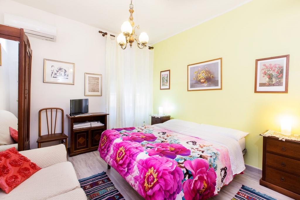 Moon House B&B - Cagliari - Via Leandro Corona 14 (check-in in Viale Ciusa 24), 09134 Cagliari, Italia