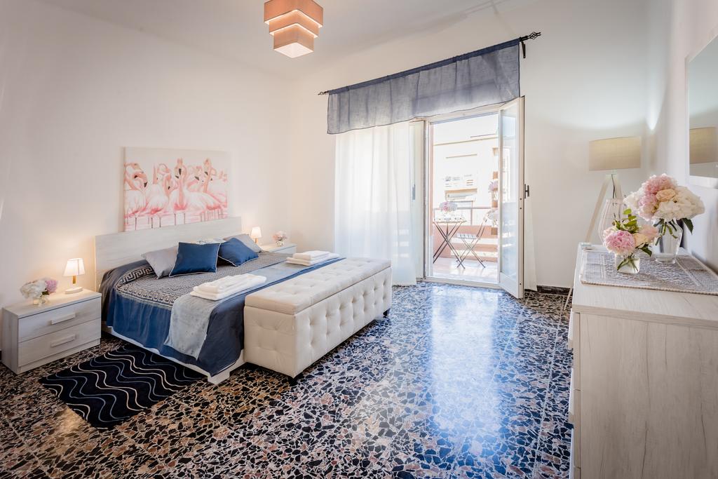 This Is Not A Bed&Breakfast - Cagliari - Piazza Baezza Roderigo 12, 09131 Cagliari, Italia