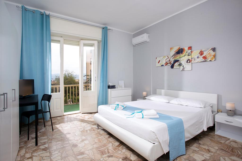 Thomson Rooms - Cagliari - Via Falzarego, 27, 09123 Cagliari, Italia